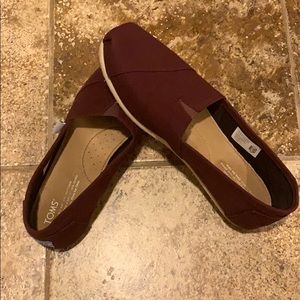 TOMS shoe in size W9